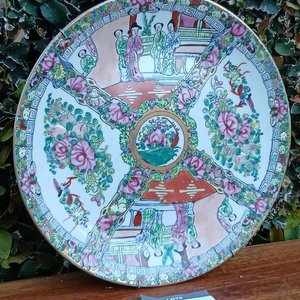 Tres Platos Decorativos Orientales: Dos Estilo Rosa Cantón y Uno Azul y Blanco con Oro - imagen 8