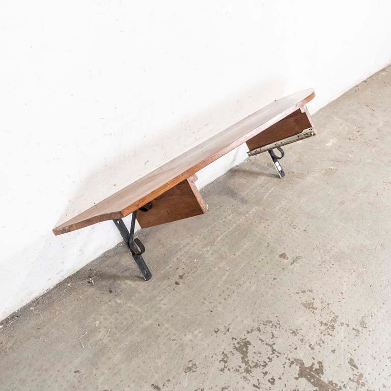 Lote siguiente: Escritorio para amurar con ménsulas de metal y tapa de madera