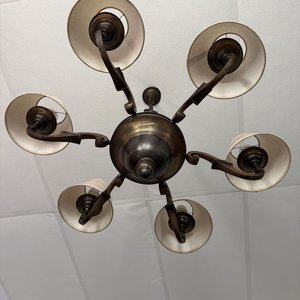 Araña Clásica de Bronce con 6 Luces y Brazos Ornamentales - imagen 4