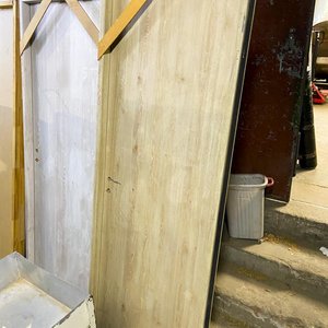 Lote siguiente: Una puerta interior mdf color beige con detalle 203 x 75 cm