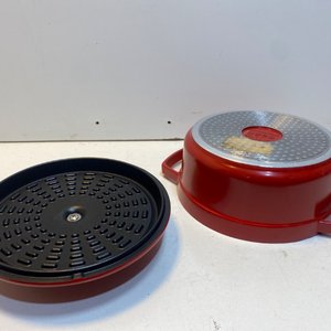 Olla de Hierro Fundido Roja con Tapa y Perilla Metálica - imagen 4