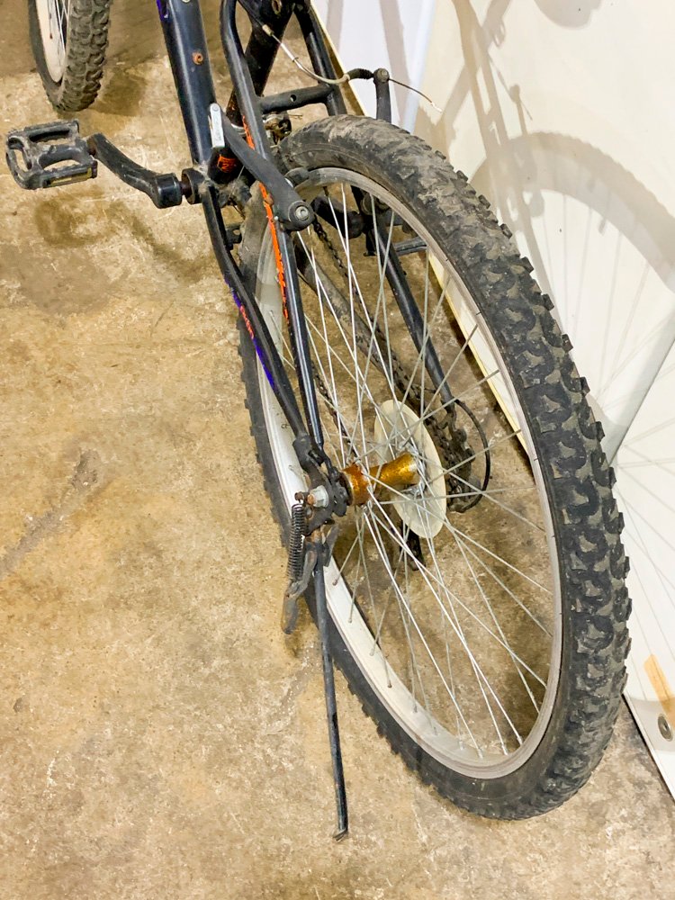 Bicicleta azul y negra de buena condición - imagen 3
