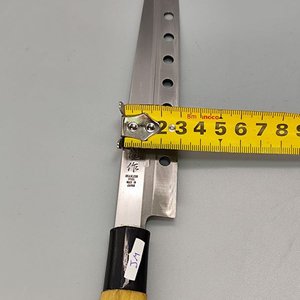 Cuchillo Profesional para Sushi Japonés, Hoja Larga Perforada de Acero Inoxidable y Mango de Madera - imagen 9