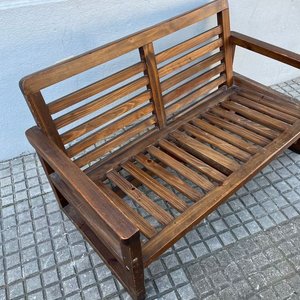 Sofá de Madera para Dos Cuerpos con Detalles de Uso - imagen 4