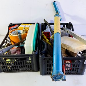 Lote siguiente: 2  Cajas plasticas: lija, tijeras, dados, taladro de mano, azada, artículos sanitarios, lentes , etc