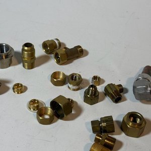 Lote de Uniones y Conectores Varios en Bronce y Metal - imagen 2