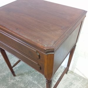 Mesa Auxiliar Antigua de Madera con Tapa Volcable - imagen 6