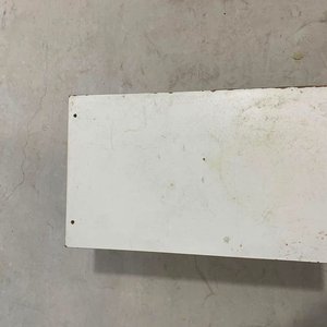 Mesa Decorativa Blanca con Patas de Madera - imagen 3