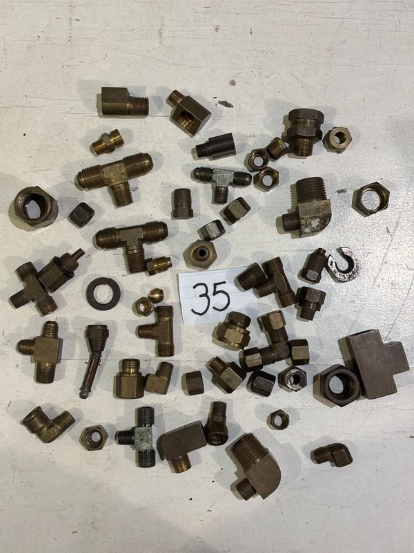 Lote de 50 Piezas de Conexiones y Accesorios de Bronce