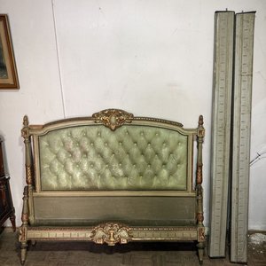 Lote anterior: Cama Clásica Estilo Luis XV con Tapizado Capitoné Verde
