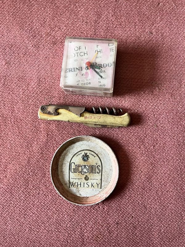 Lote anterior: Navaja White Horse, Reloj JB y Posa Vaso Gregson's