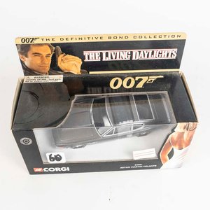 Auto Aston Martín volante de la película de James Bond The Living Day lights escala 1/36 coleccion Corgi en su caja original. - imagen 2