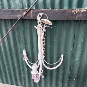 Lote siguiente: Aplique Rústico Blanco de 3 Luces con Detalle Rosa