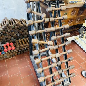 Lote de Mancuernas de Metal con Racks para Gimnasio - imagen 1