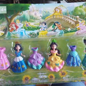 Lote anterior: Set de Princesas Disney con Vestidos Intercambiables