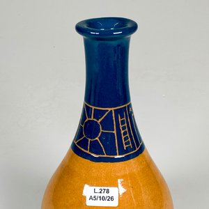 Botella de ceramica uruguay decorada ,altura 22 cm - imagen 3