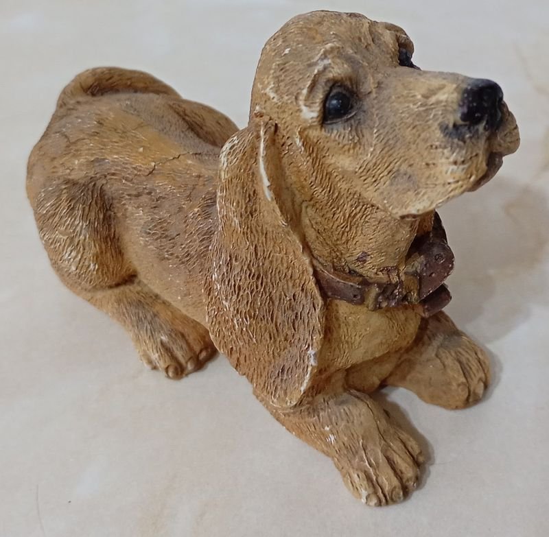 Figura de un Basset Hound en poliresina - imagen 3