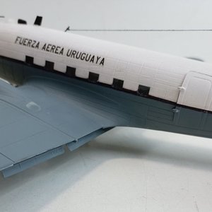 Modelo Avión C47 Douglas DC-3 Fuerza Aérea Uruguaya Escala 1/72 - imagen 7