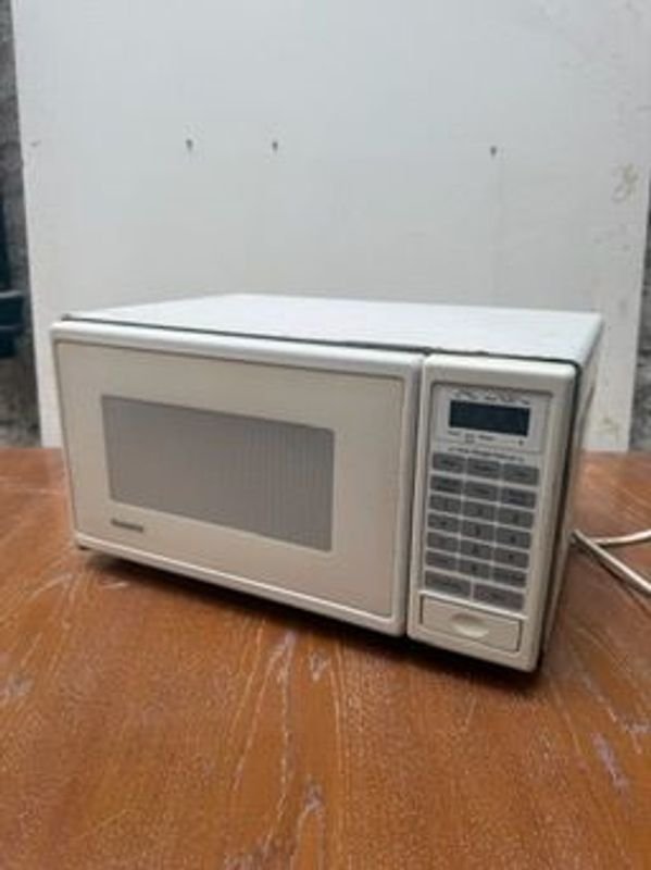 Microondas blanco en buen estado - imagen 2