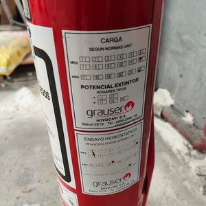 Extintor de Incendios con Soporte de Piso y Señalización - imagen 3