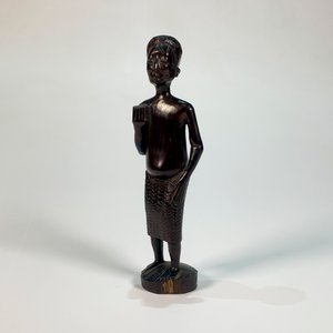 Lote siguiente: Talla de Madera: Hombre Africano con Brazo Doblado - 17 cm