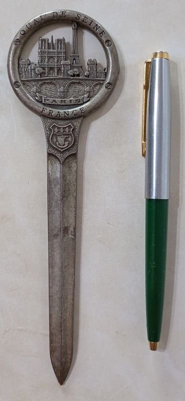 Lote anterior: Objetos de metal con diseños paisajísticos parisinos