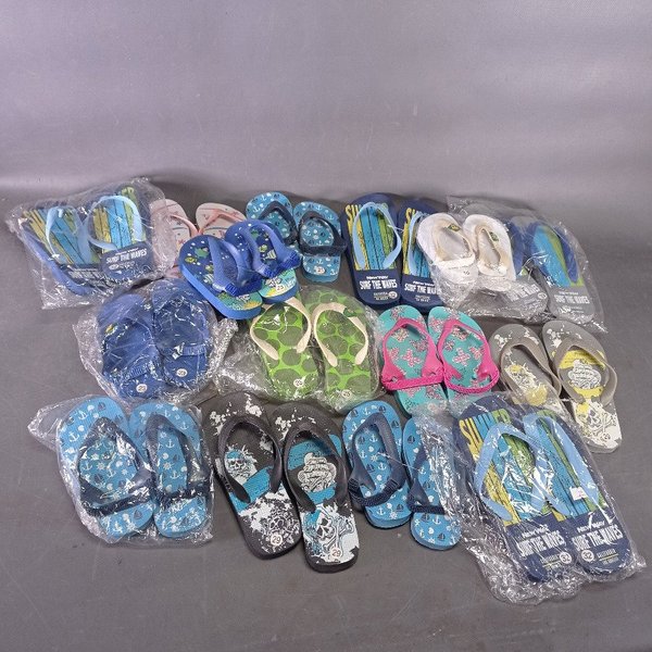 15 Pares de Chancletas para Niños con Diseños Variados y Talles Diversos - imagen 1