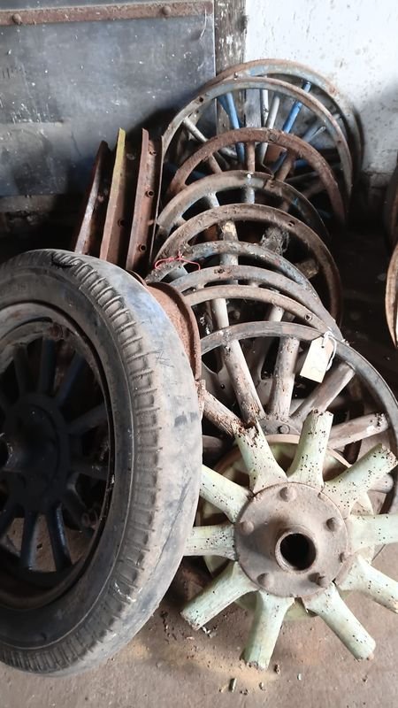 Lote de 17 Ruedas Varias para Coleccionismo o Decoración