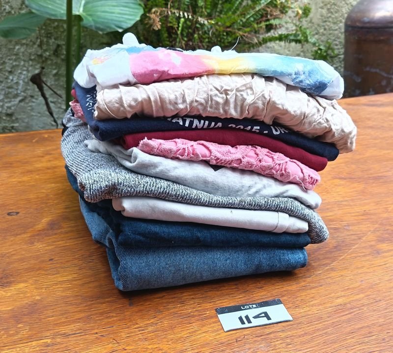 Lote de Ropa Femenina: Jeans, Remeras, Musculosas y Más