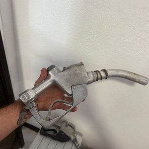 Dos Picos de Surtidor de Combustible - imagen 2