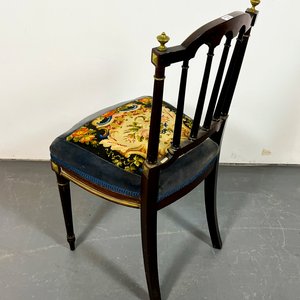 Silla Inglesa de Jacarandá con Bronce y Tapizado Floral - imagen 4