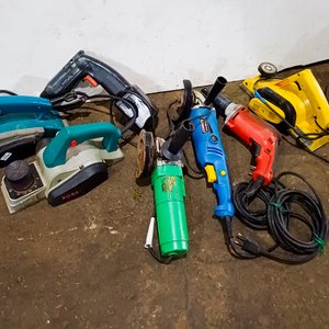 Lote siguiente: Lote de Herramientas: Cepillos, Amoladoras y Atornilladoras