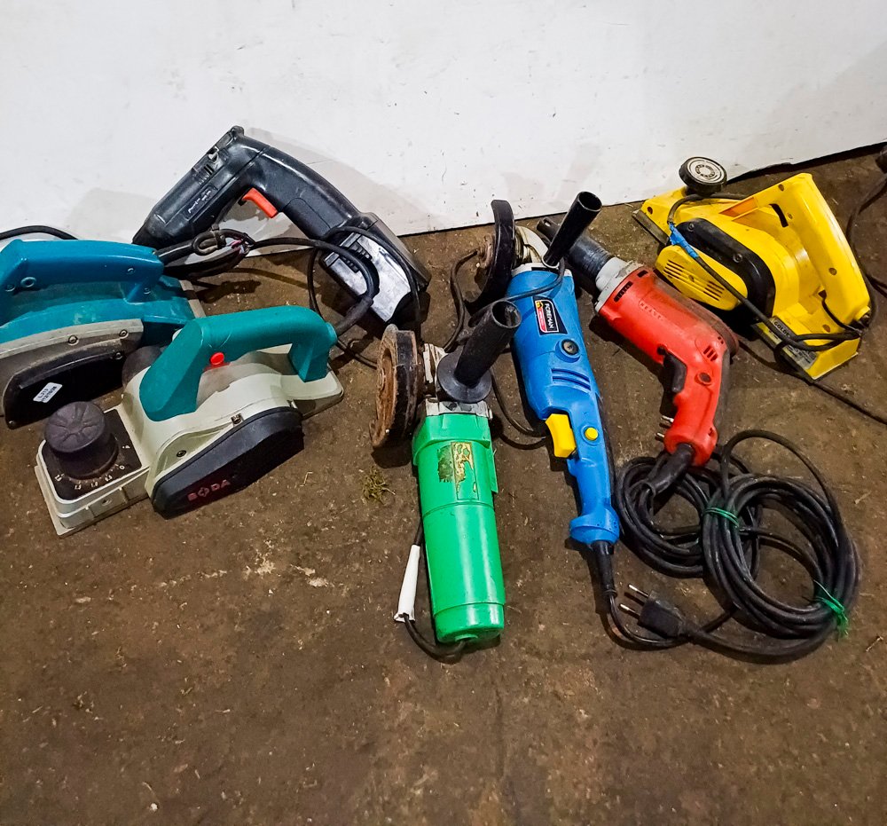 Lote de Herramientas: Cepillos, Amoladoras y Atornilladoras