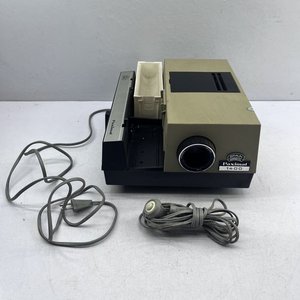 Lote siguiente: Proyector de Diapositivas Braun Paximat 1400 con Estuche