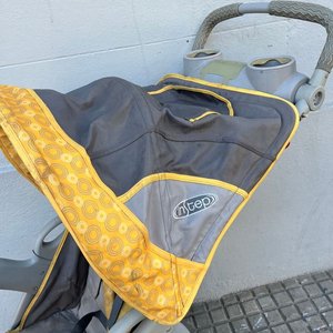 Cochecito para bebé Instep de 3 ruedas, amarillo y gris - imagen 2
