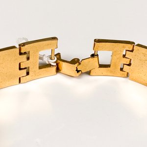 Pulsera Chata Enchapada Dorada 20 cm con Detalles Grabados - imagen 5