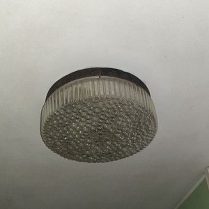 Lote de 2 artefactos: Lámpara de vidrio y Lámpara colgante roja/blanca - imagen 2