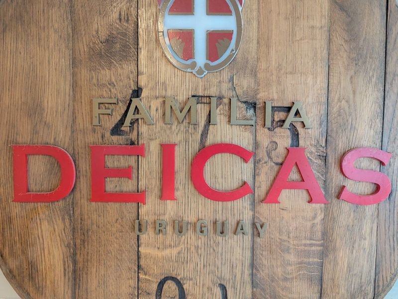 Tapa de barril en roble con publicidad de Familia Deicas - imagen 2