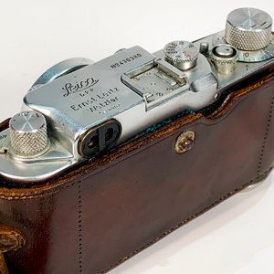 Cámara Fotográfica Leica de los años 50 con Estuche de Cuero Marrón - imagen 3