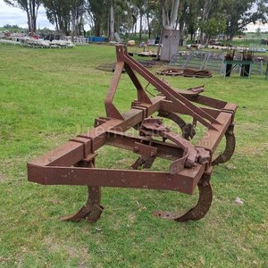 Lote siguiente: Arado de Arrastre para Tractor
