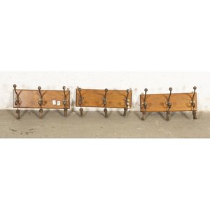 Lote siguiente: Tres Percheros de Madera y Metal con Borlas Decorativas