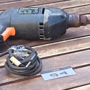 Taladro eléctrico Black & Decker con mandril y mecha colocada - Funciona - imagen 2