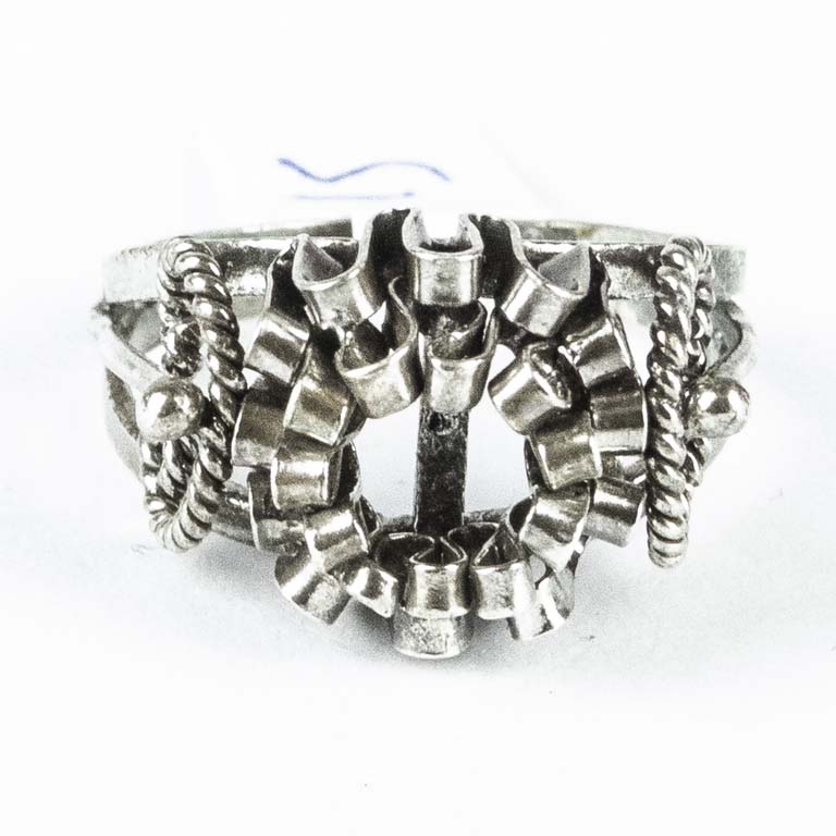 Lote siguiente: Anillo de plata sin piedra - Buen estado