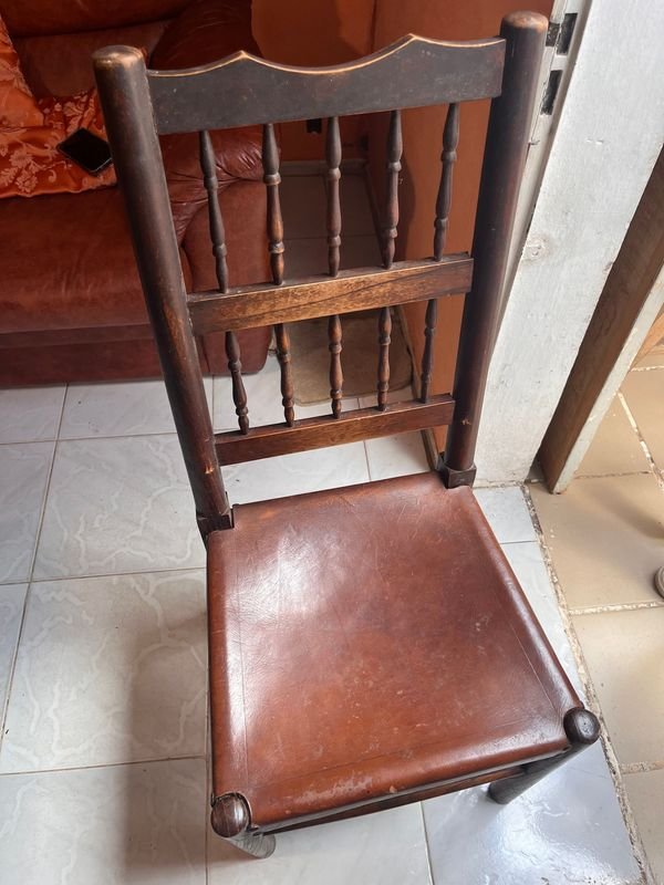 MESA MADERA EXTENSIBLE C/ 6 SILLAS TAPIZADAS EN CUERO - imagen 5