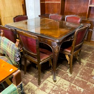 Lote siguiente: Mesa de Comedor Clásica con 6 Sillas Tapizadas