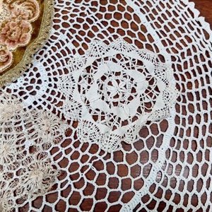 Lote Vintage de 5 Carpetas y Tapetes Decorativos Artesanales - imagen 4