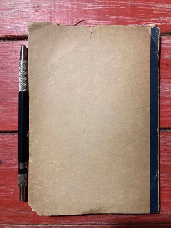 Libro antiguo con bolígrafo - imagen 2