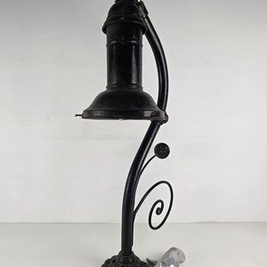 Lote siguiente: Luminaria de Calle Antigua en Hierro Fundido Negro
