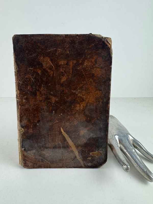 Libro antiguo de historia y filosofía, firmado por A. Lamartine
