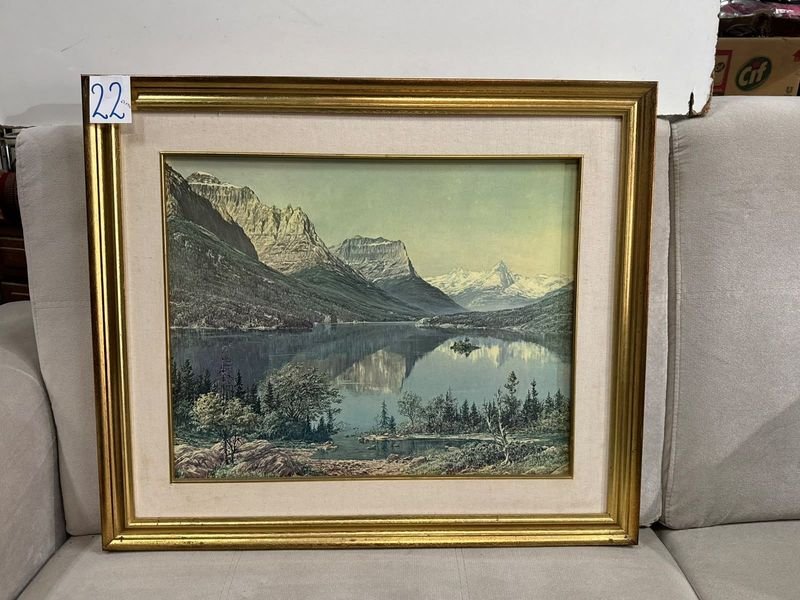 Cuadro "El Lago" con Marco de Madera Dorado - 67x57 cm